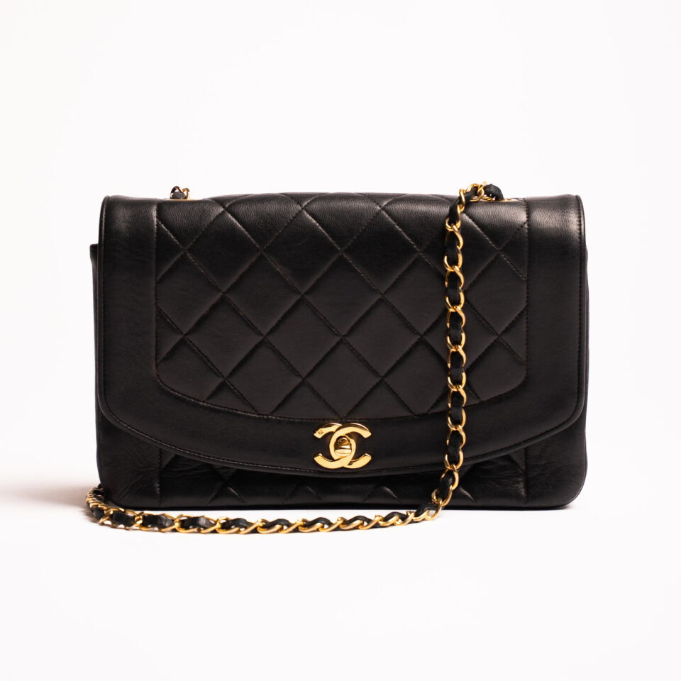 Chanel Diana bag medium
