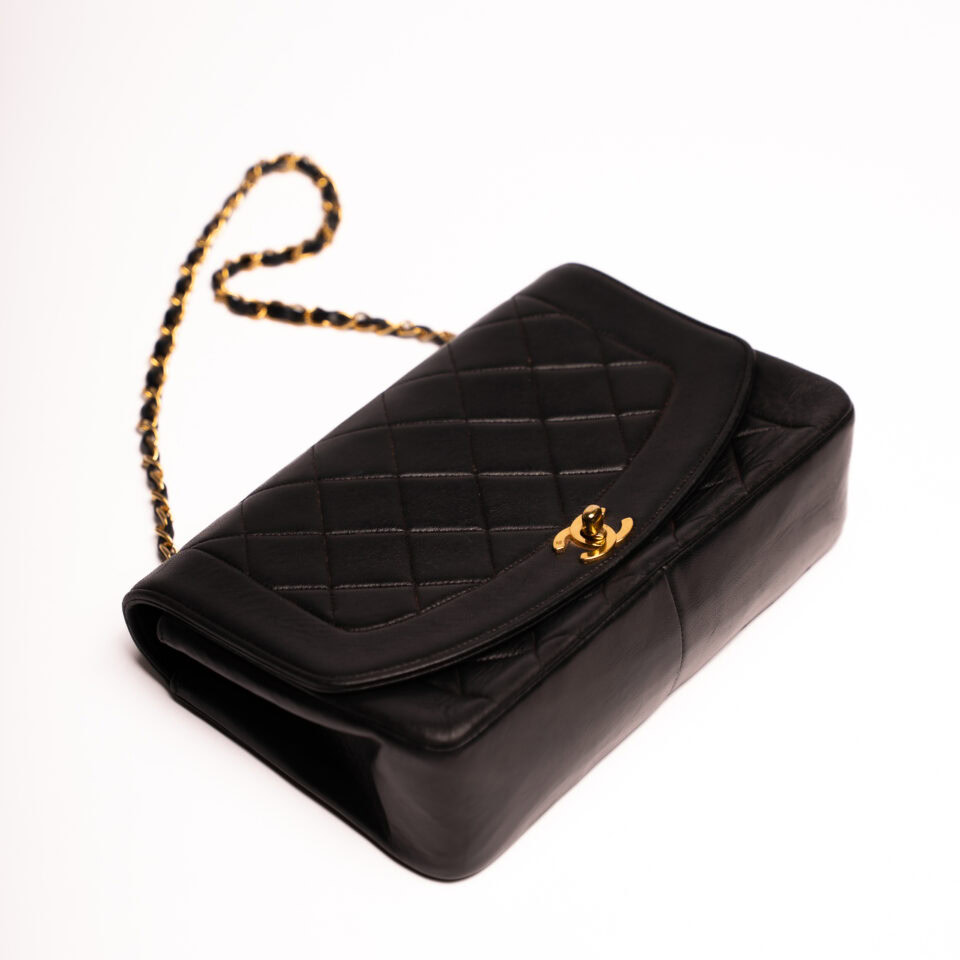 Chanel Diana bag medium