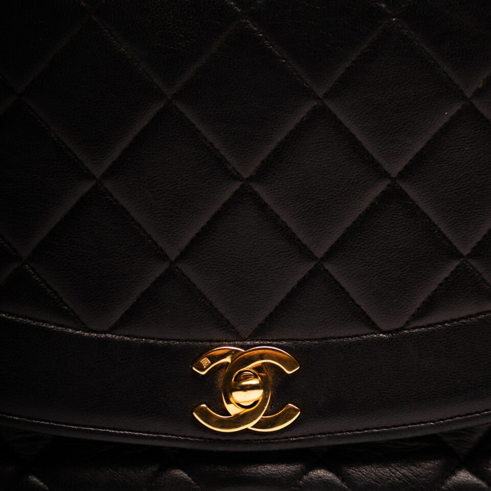 chanel diana bag medium