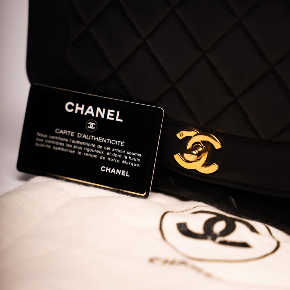 chanel diana bag medium